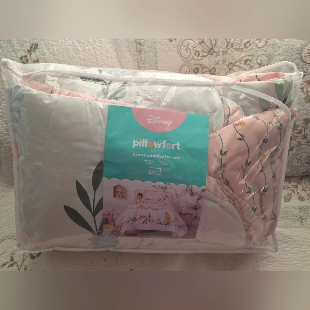 2pc Twin Princess Vine Kids' Comforter-The Disney Collection by Pillowfort
